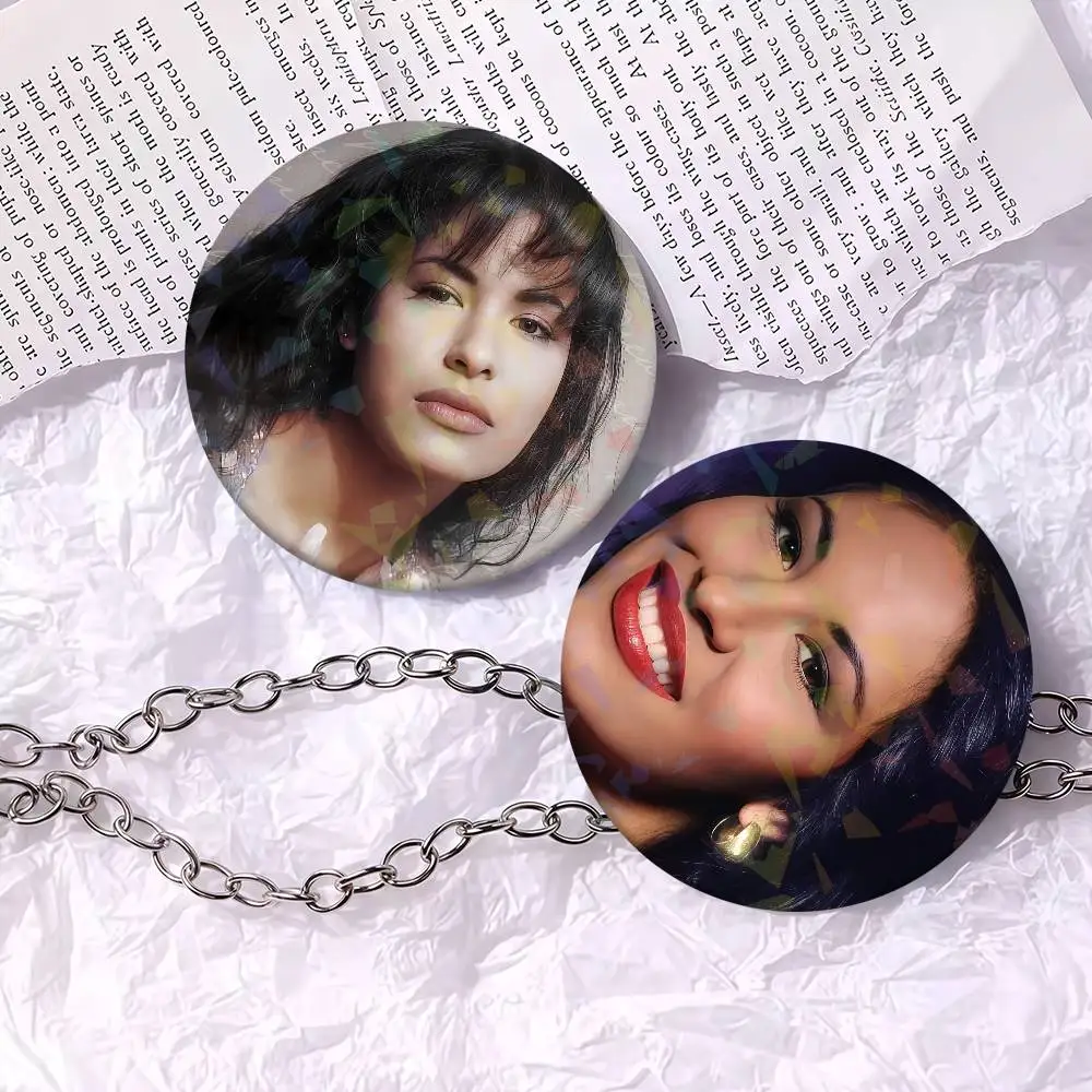 S-Selena Quintanilla Singer Badge Brooch Creative Figure Brooches Bag Hat Clothing Accessories Gifts