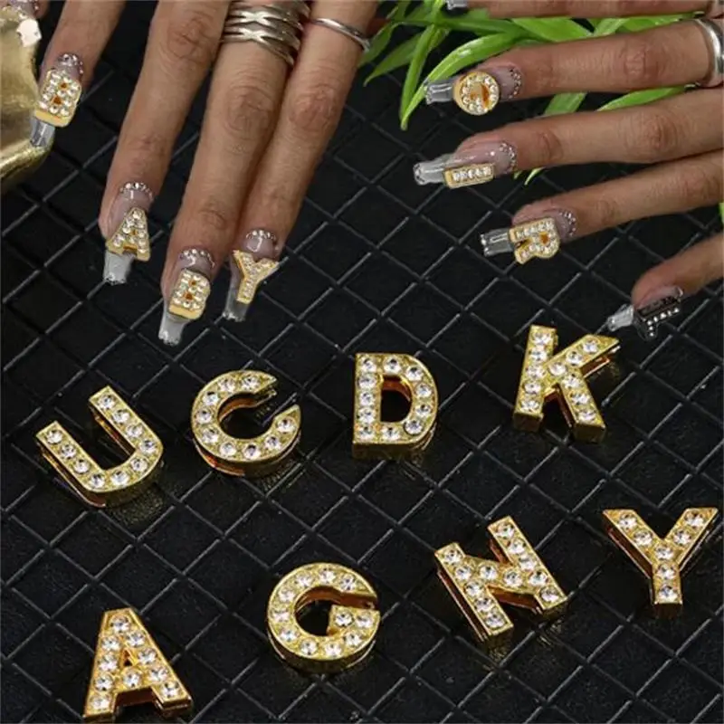 26 pezzi di accessori per unghie con ciondolo in acrilico con alfabeto dorato AZ 26 ciondoli per nail art con lettere con strass forniture per la creazione di gioielli fai da te *
