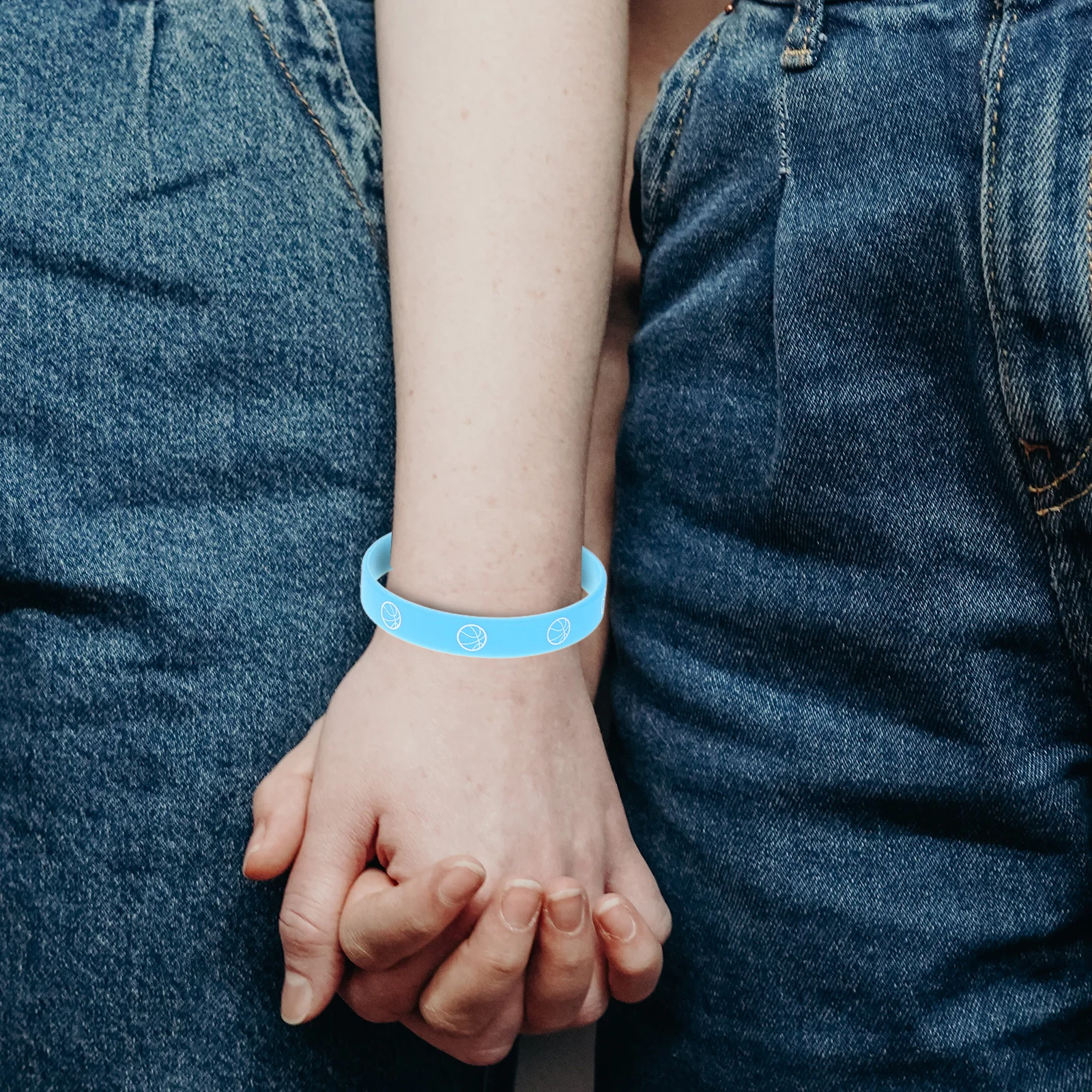 16Pcs Basketball Wristbands Stretchable Silicone Bracelets Fashionable Comfortable Wristbands for Party Music Festival Outdoor