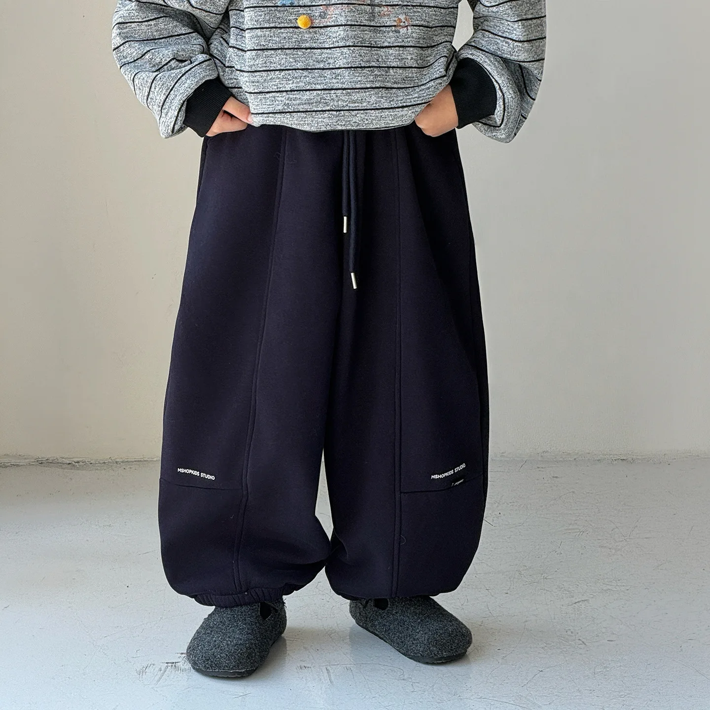 Boys' velvet sweatpants for children's autumn and winter 2026 new Korean children's clothing versatile knitting sports