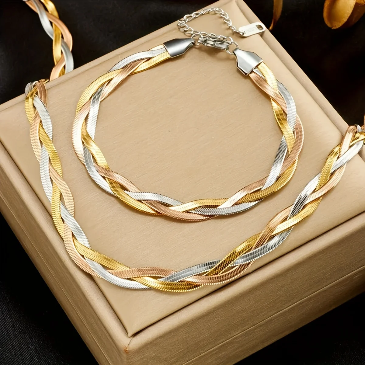 

2025 New Three-color blade chain stainless steel bracelet and necklace set personalized high-grade versatile necklace