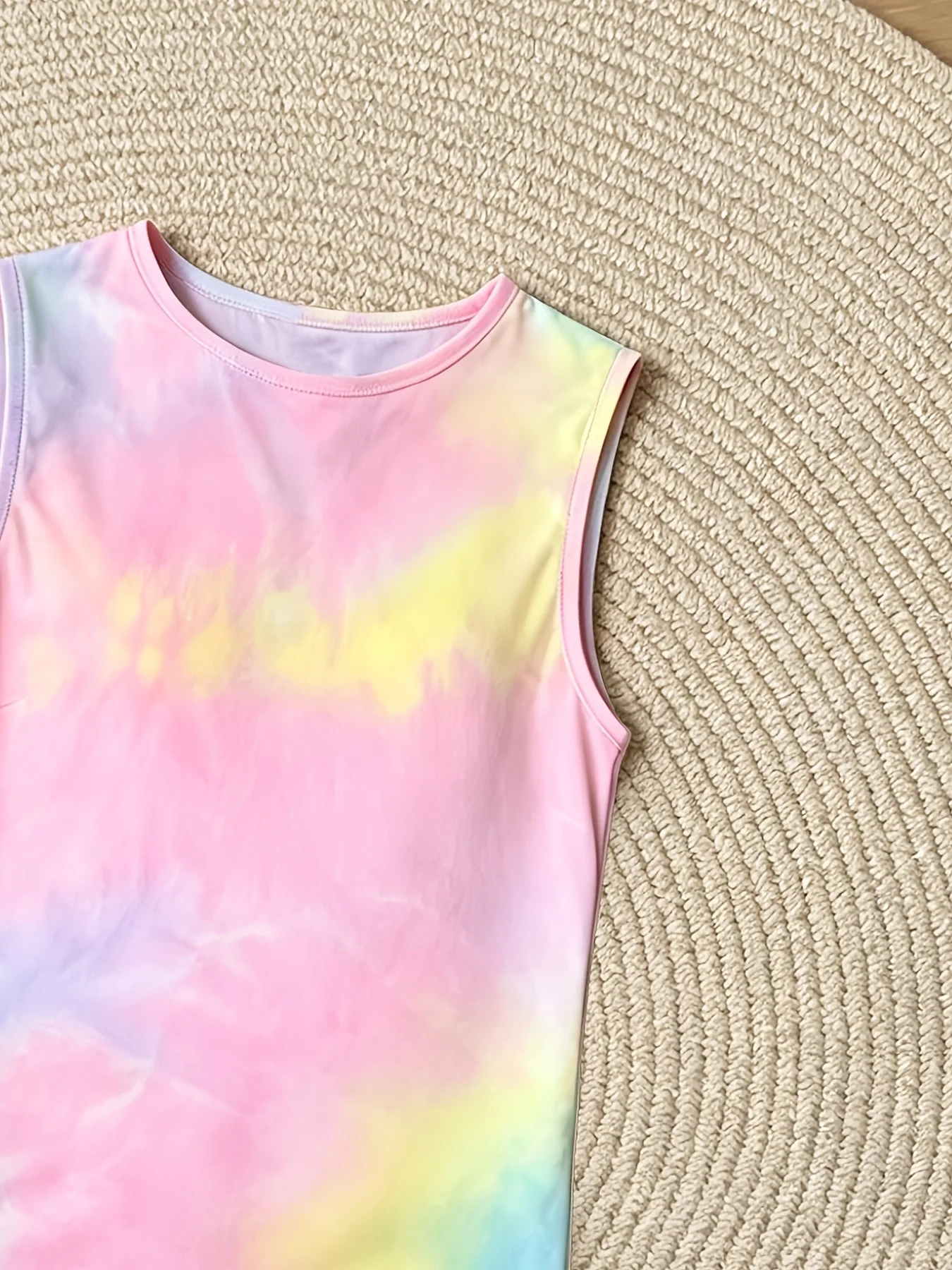 Freizeitkleid für Mädchen, modisches ärmelloses Kleid mit Batik-Print, Rundhalsausschnitt, kurzer Vorderseite und langer Rückseite, Sommerkleid in Dopamin-Farben für Mädchen, geeignet für Kinder im Alter von 8-12 Jahren, für den Heim- und Outdoor-Gebrauch bei verschiedenen Anlässen – Detail 7