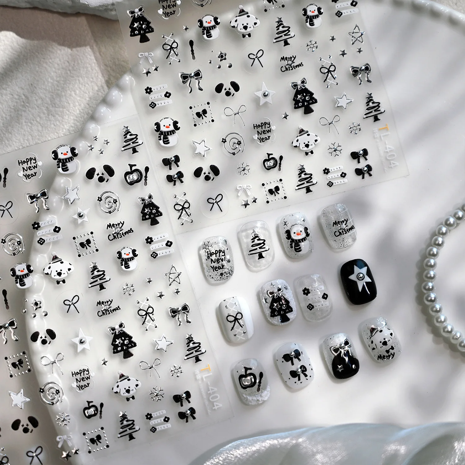 Noir blanc noël mignon dessin animé bonhomme de neige chiot nœud papillon arbre 3D Nail Art autocollants père noël flocon de neige noël manucure décalcomanies