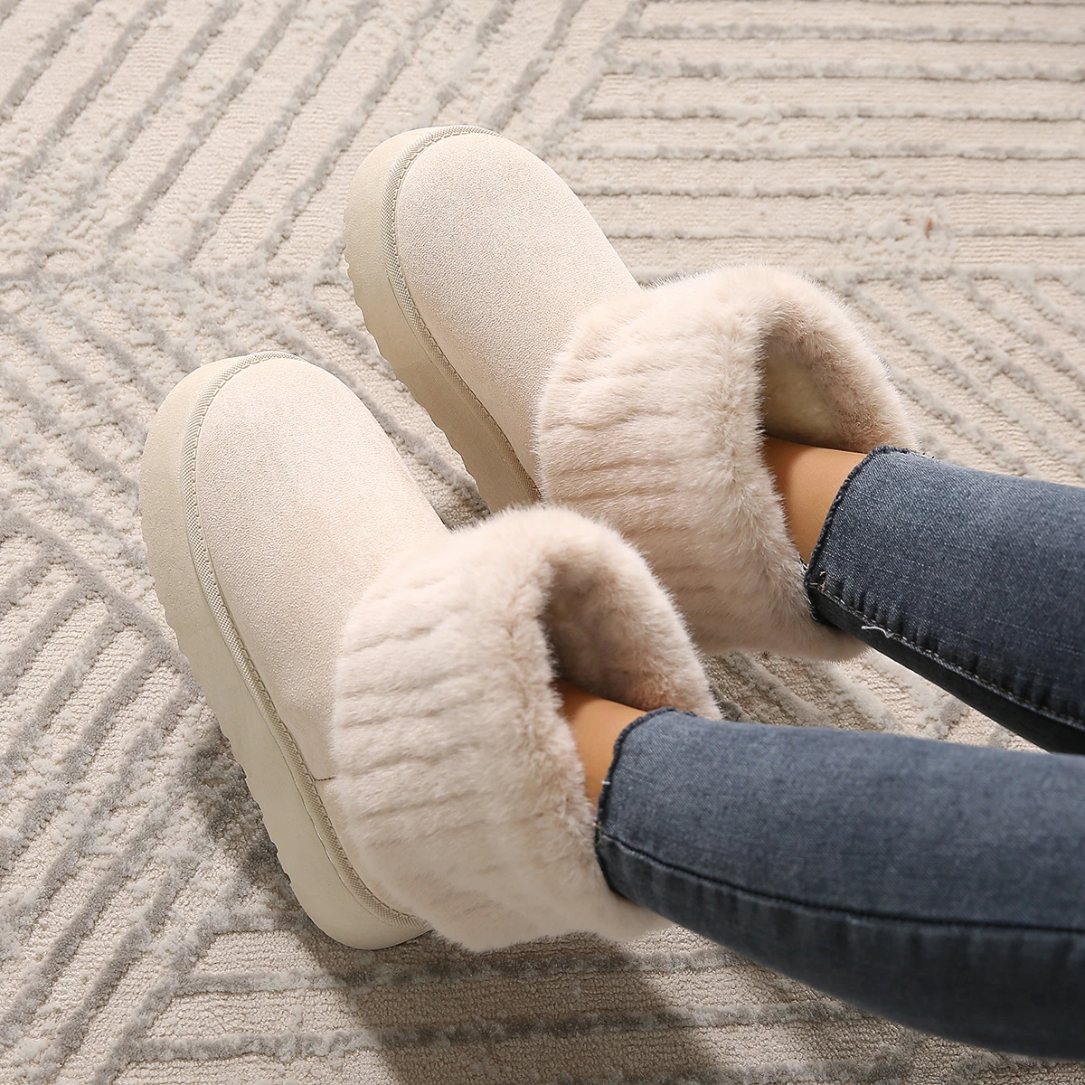2024 Winter Women Short Plush Warm Snow Boots Casual Shoes New Suede Fur Chelsea Ankle Boots Flats Platform Ladies Shoes Botas