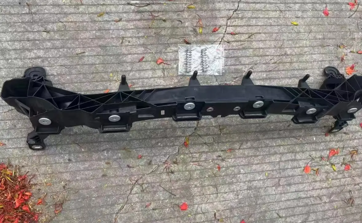 18-23 Radiator Support Lower Bracket For Lamborghini URUS, P/ N:4ML805262