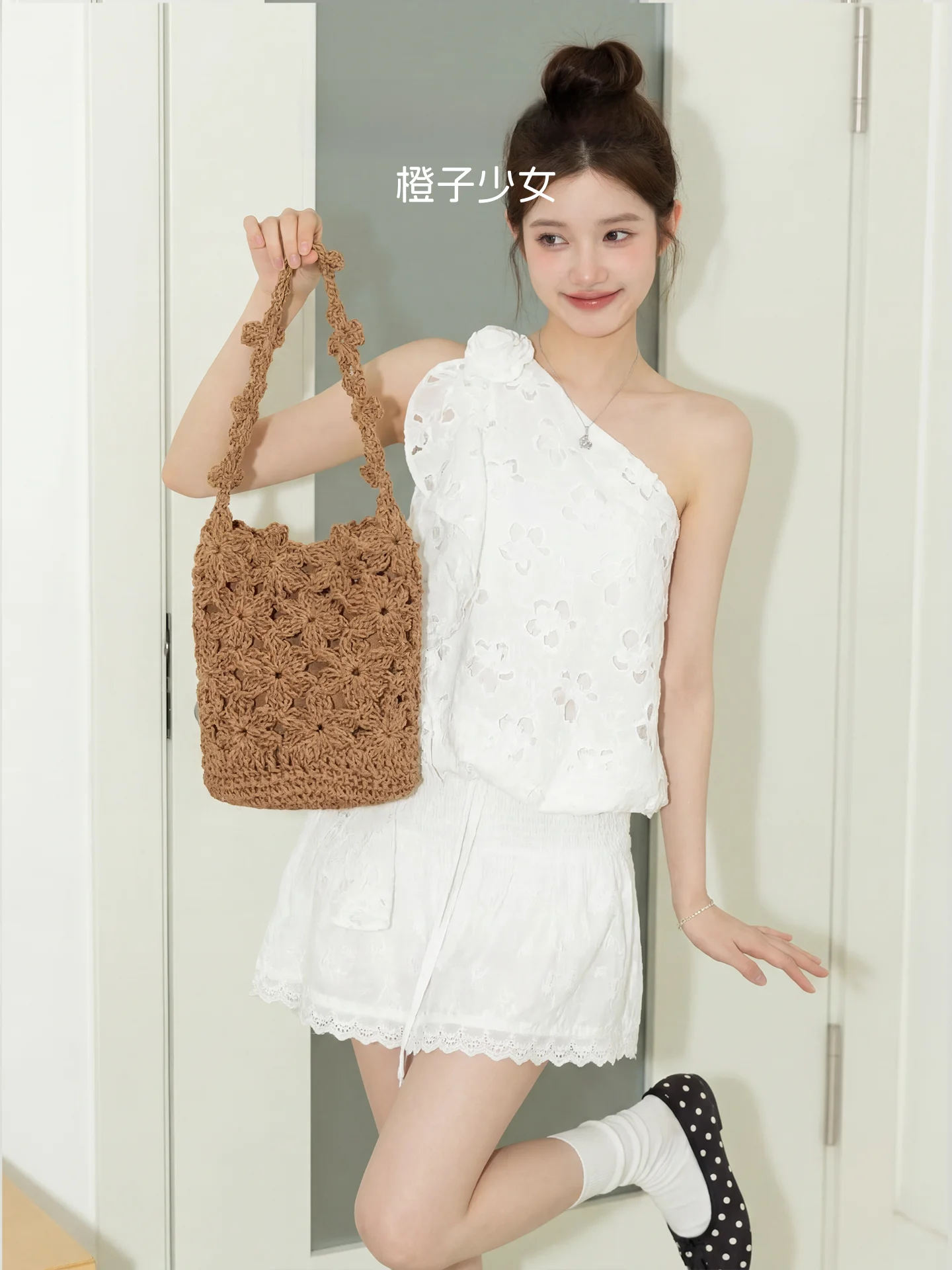 

Beach Style Straw Woven Bucket Tote Bag Women's Handcrafted Hollow Flower Design Casual Vacation Flavored Shoulder Bag