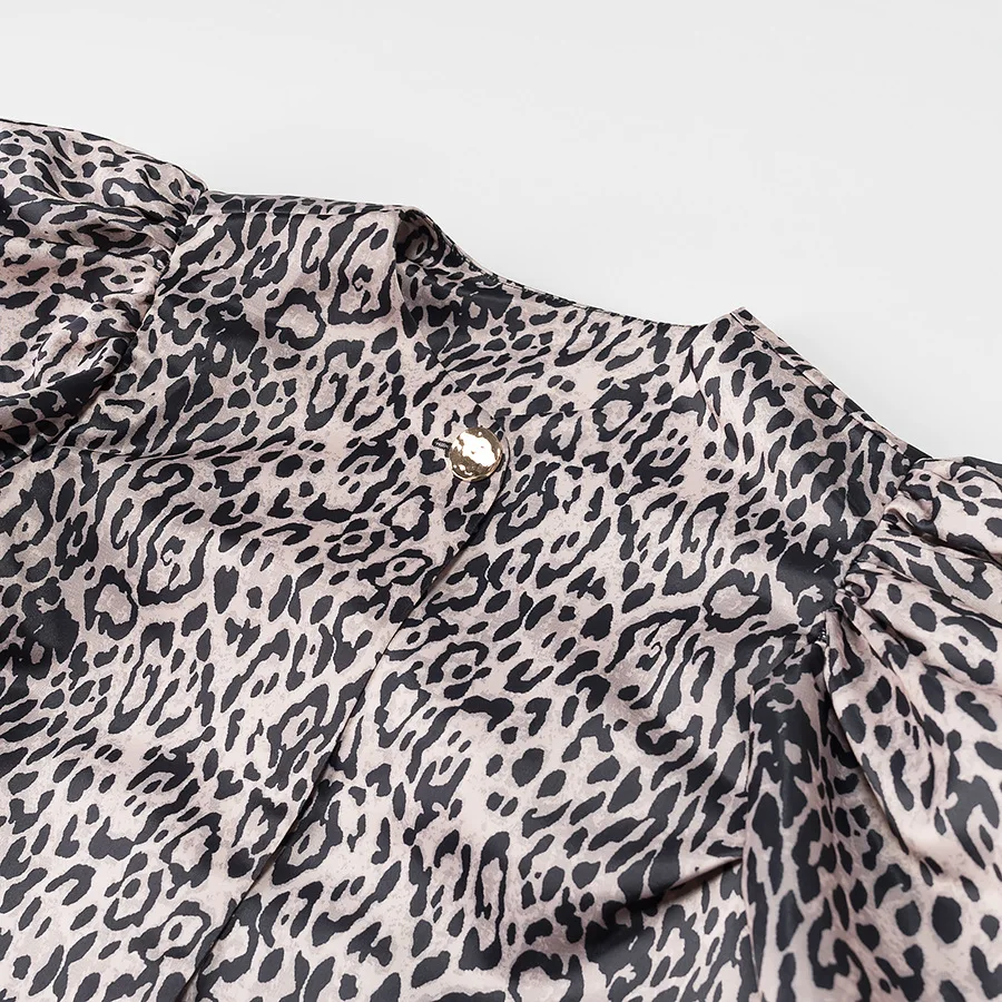 قمصان نسائية بأكمام قصيرة مطبوعة بنقشة الفهد 2025 للربيع والصيف بلوزات غير رسمية بياقة مستديرة للسيدات قطع علوية أنيقة أنيقة