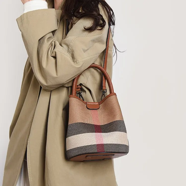 Commuter Chic Diaper Bag Women's Luxury Leather Tote Vintage Crossbody Bag Minimalist Designer Large Capacity Elegant