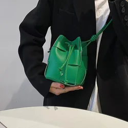 Borse a secchiello in morbida pelle PU intrecciate alla moda per le donne 2024 borsa a tracolla a tracolla di design borse e mani da donna di lusso