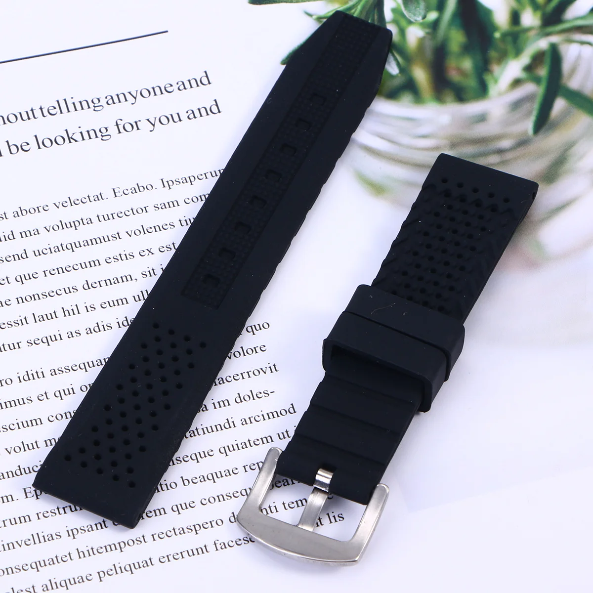 

Watch Strap Waterproof Durable Silicone Watch Band Breathable Watch Wristband for Replacement 22mm (Black)