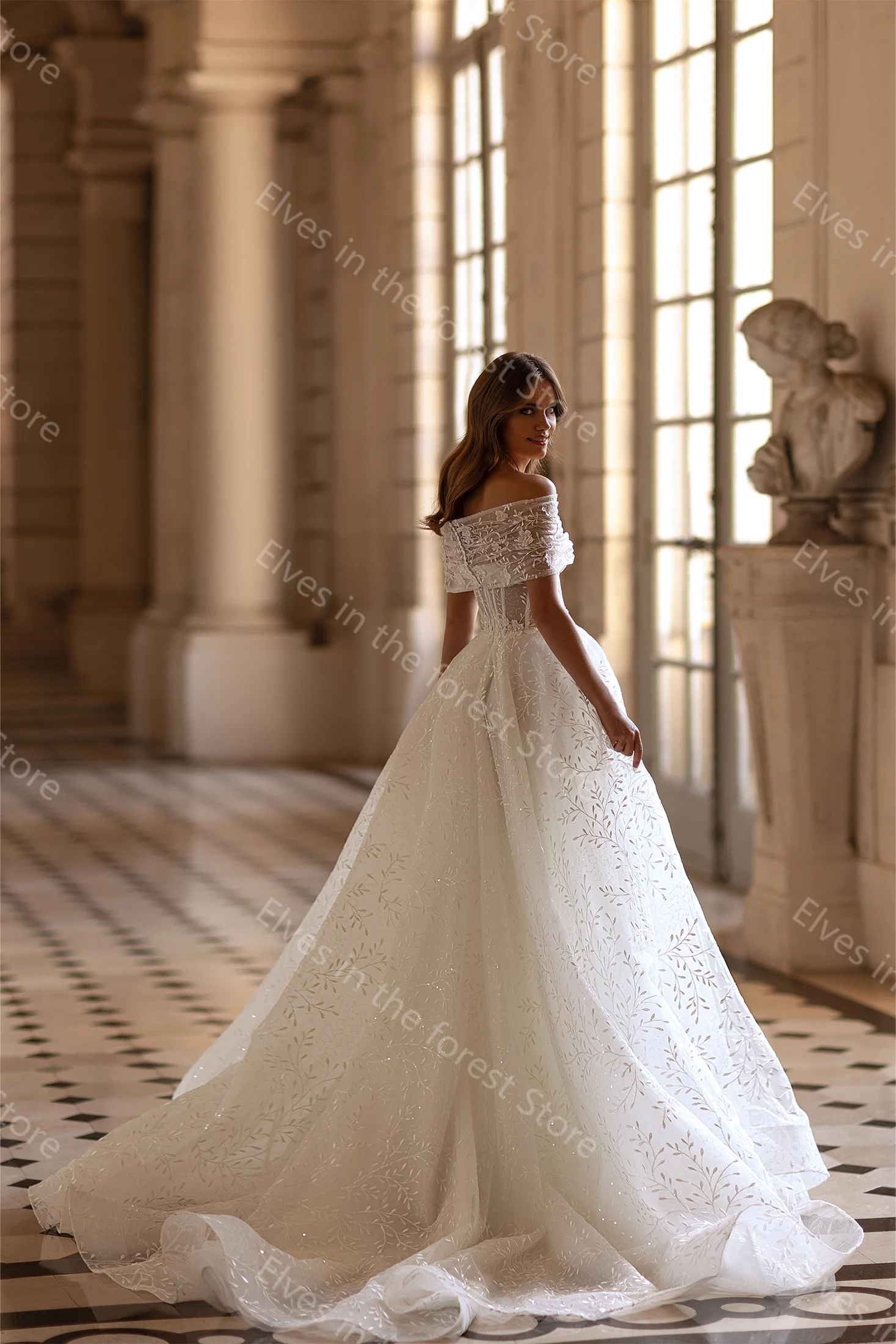 Glamorous Ivory A Line Wedding Dresses Floral Appliques Bridal Gowns with Cape Sexy Floor Length Customized Vestidos De Mariee