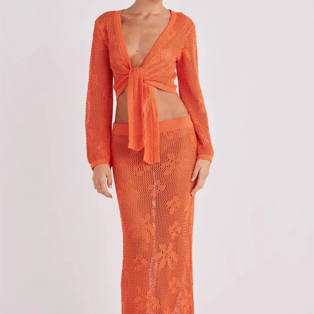 

Elegant Summer Skirt Suit Solid Color Fashionable Knitted Beach Resort Style V-neck Sleeves Hollow Top Long Skirt Two-piece Set