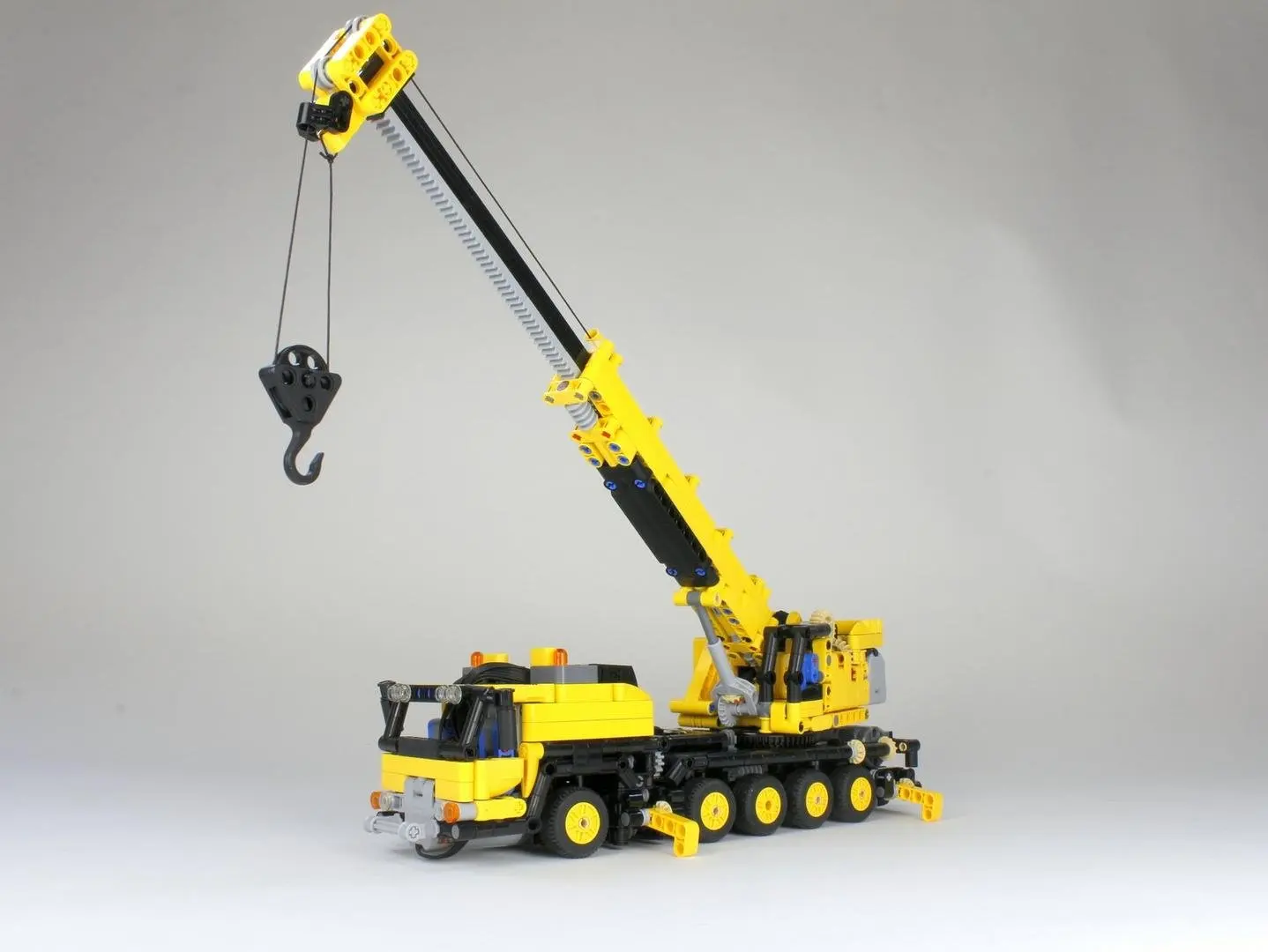 

Building Block Car Model CRANE Engineering Vehicle 1158 Parts Construction Toys for Boys Hands On Ability Christmas Gifts