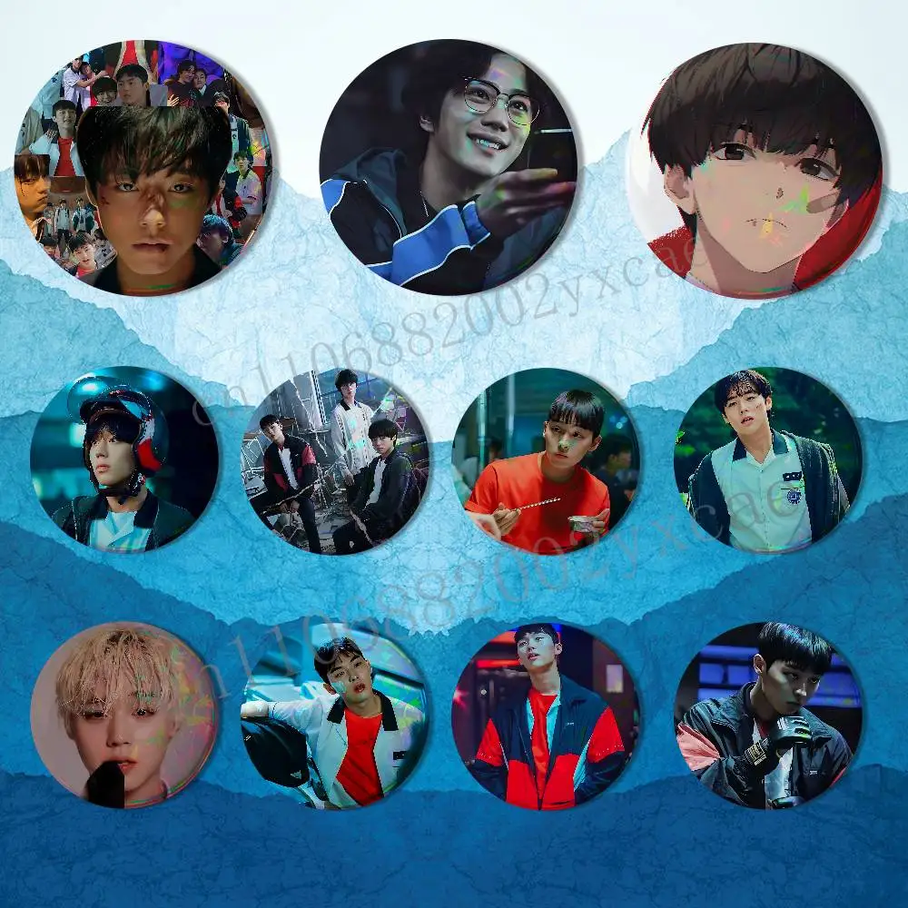 

JI HOON cool W-Weak Hero Class HD Print 58mm 44mm Lapel Pins Pretty Derby Round Display Brooches Brooch Badges