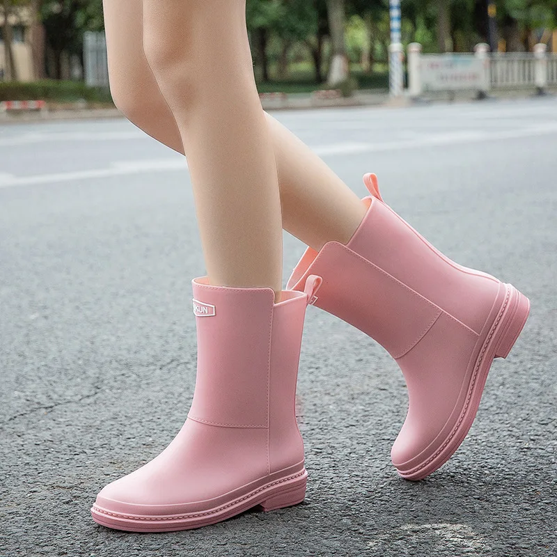 Fashion Hot Selling Women Rain Boots PVC Waterproof Shoes New Mid-tube Outdoor Lightweight Non-slip Wear-Resistant Rubber Shoes