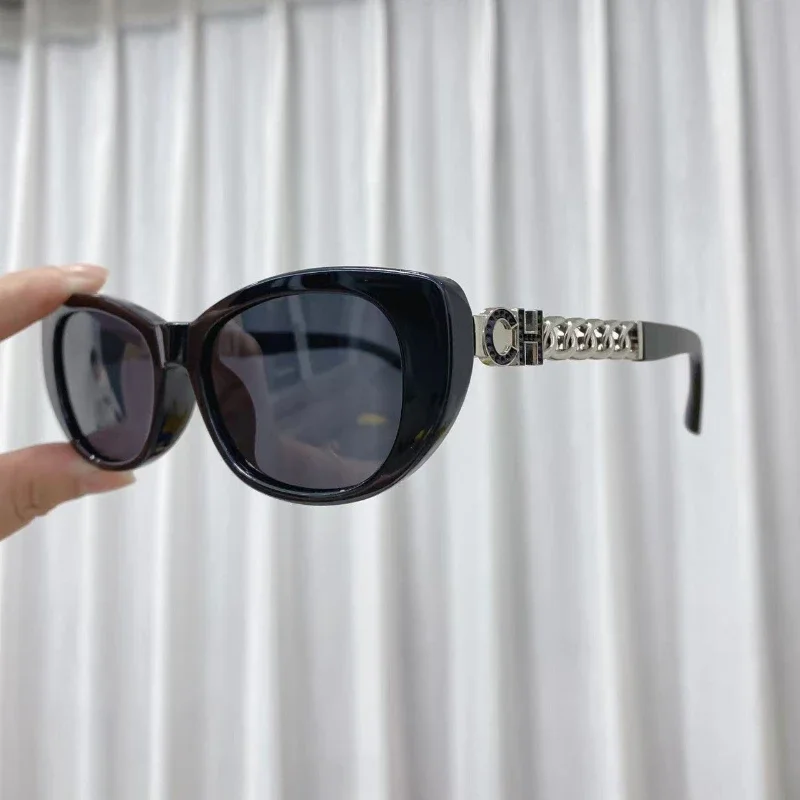 2025 جديد الاستقطاب مربع صغير النظارات الشمسية النساء الرجال رسالة موضة نظارات شمسية سلسلة النظارات المجوفة السيدات Gafas دي سول UV400