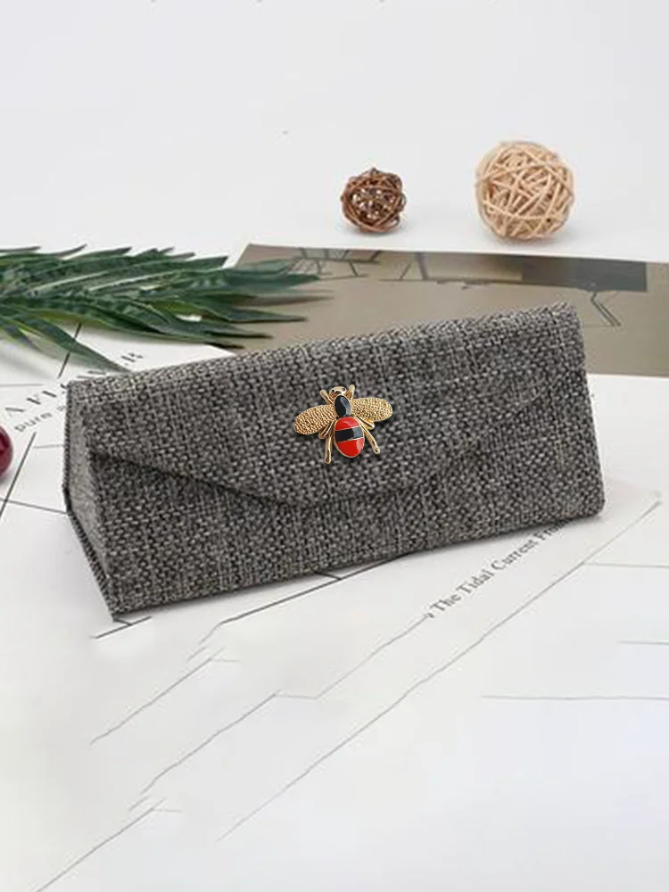 

Women's Cotton Linen Eyewear Case: Triangular Detachable Vivid Designs Floral Decor with Gold Leaf