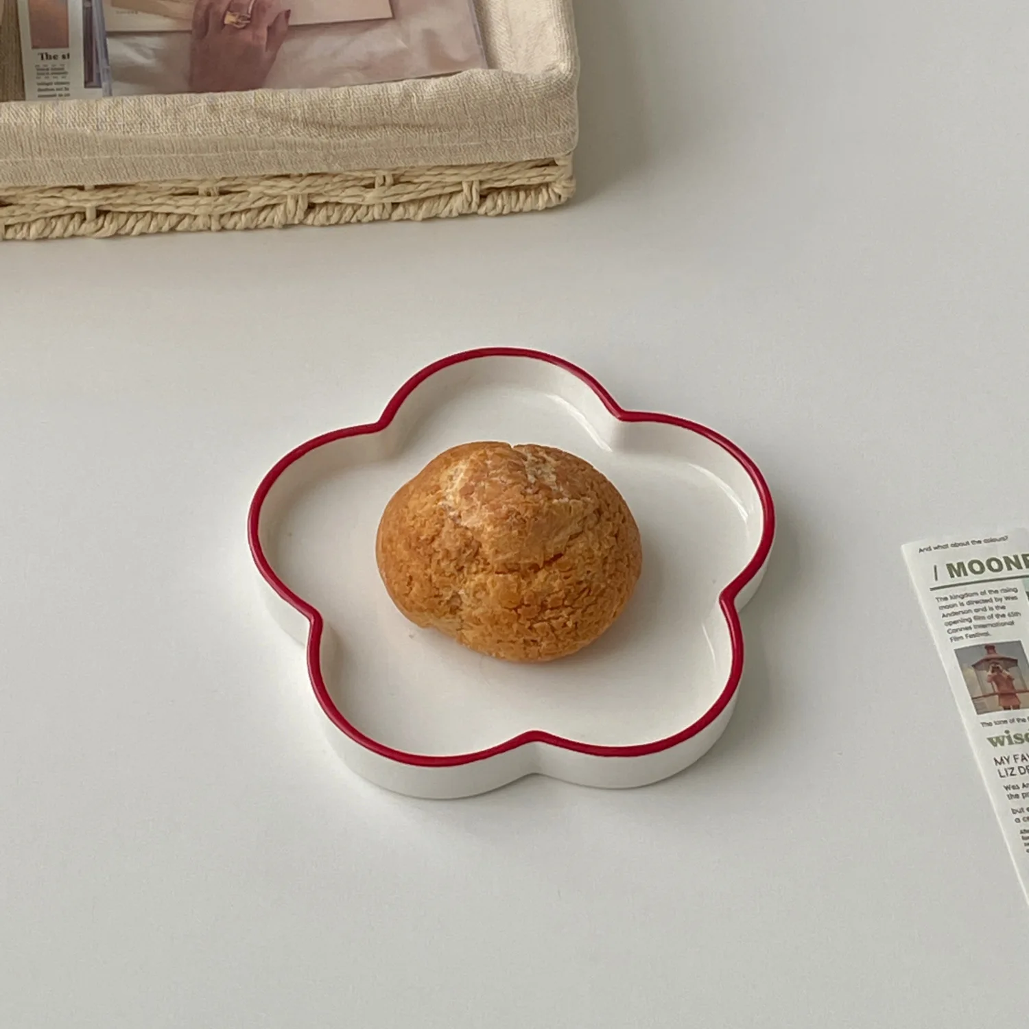 Vintage Red Line Flower Shaped Plate High Beauty Breakfast Dim Sum Plate Bread Toast Plate Afternoon Tea Dessert Home Decoration