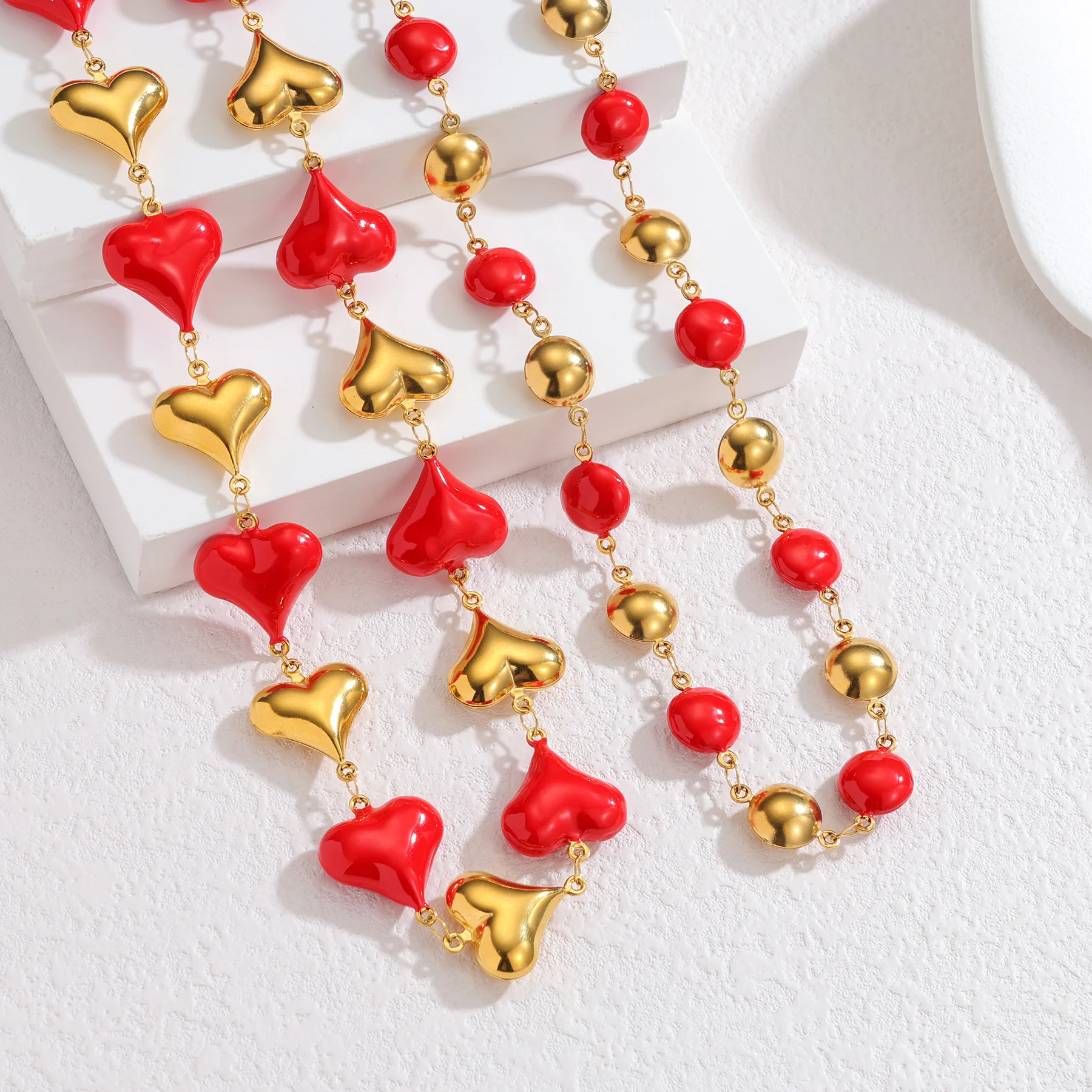 Kissmoon الفولاذ المقاوم للصدأ الذهب اللون الأحمر القلب مطرز القلائد للنساء العصرية بيان سلسلة هدايا عيد ميلاد مجوهرات