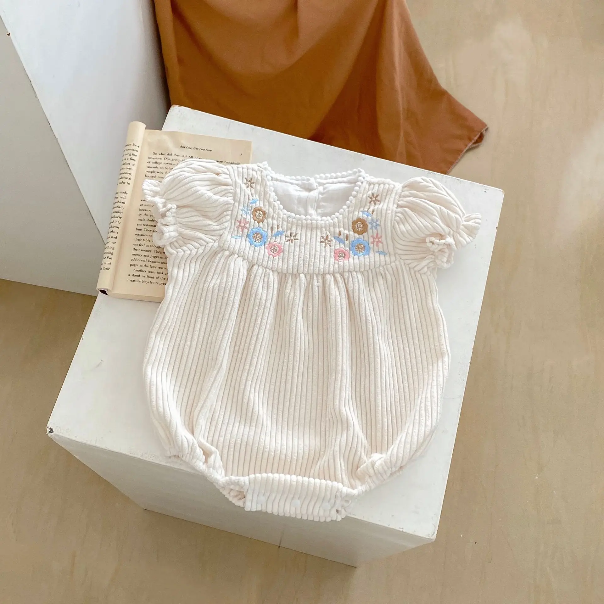 Summer New Fashion Baby Girls 0-3 Years Old Corduroy Embroidered Bubble Short Sleeves Cute Sweetheart Jumpsuit