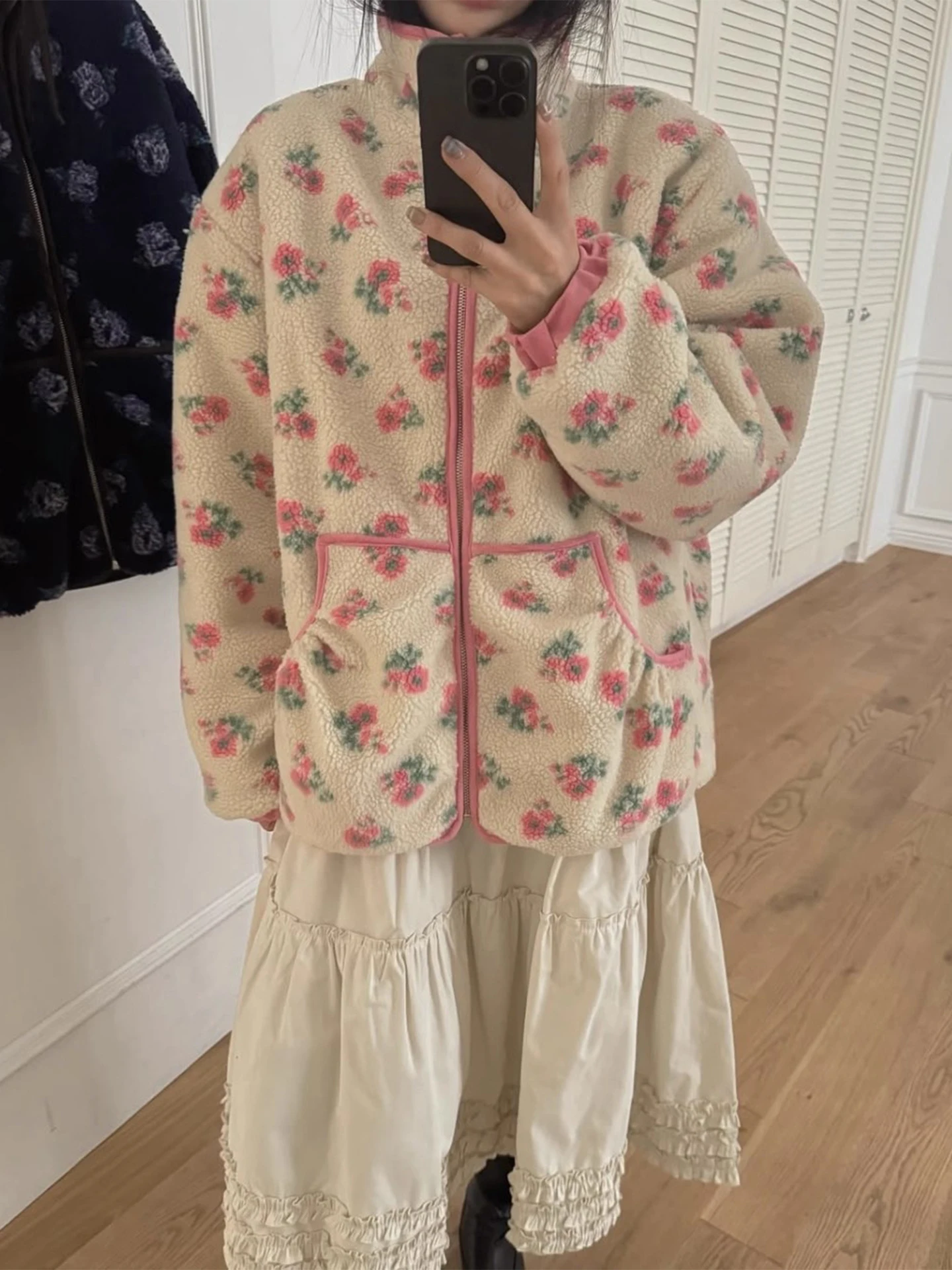 

Милое антивозрастное женское пальто из искусственного меха ягненка с цветочным принтом, свободное теплое хлопковое пальто с воротником-стойкой, новинка зимы, повседневное