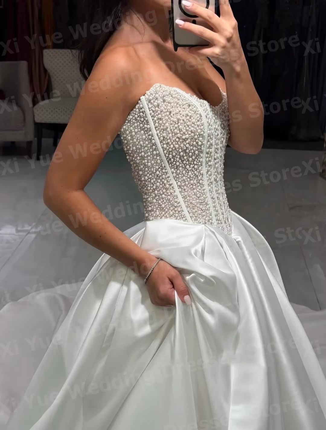Graceful A Line Women's Sexy Strapless Sleeveless Beaded Wedding Dresses Vestido De Novia Bride Gowns Customized Robe De Mariée