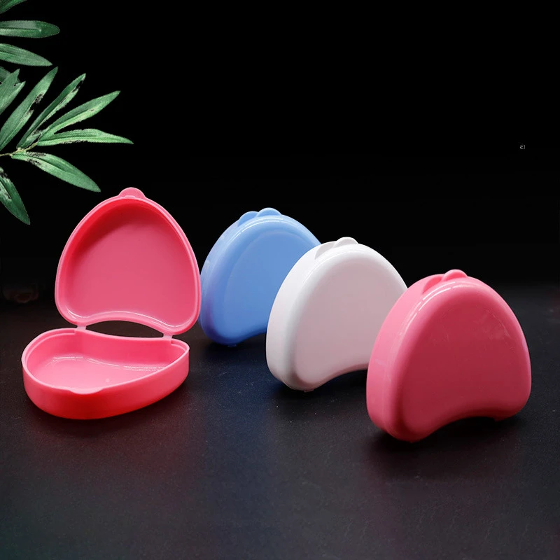 Dental Retainer Color Plastic Orthodontic Mouth Portable Holder Tray Storage Teeth Heart-shaped Protective Case Material Braces