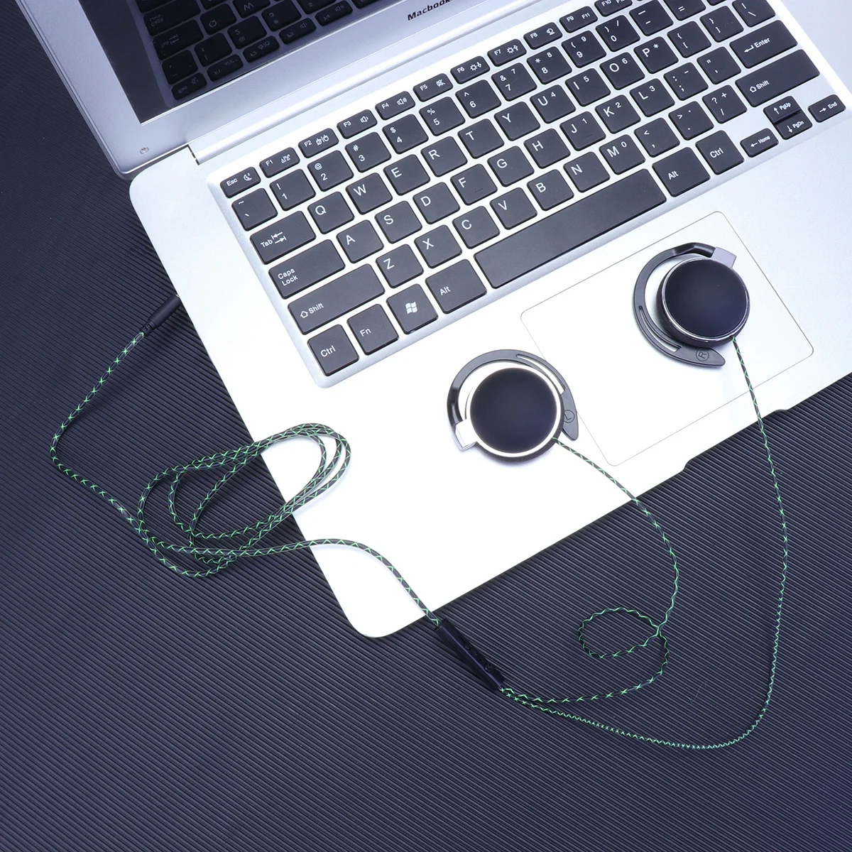 

Sports Earphone Black Lightweight Sweatproof Rainproof Noise Reduction High Elastic Wire -Aural