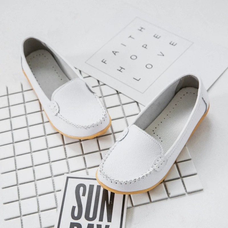 New Spring Autumn Women Leather Flat White Shoes Adult Soft-soled Loafers Nurse Shoes Ladies Low-cut Round-toe Casual Shoes Moms