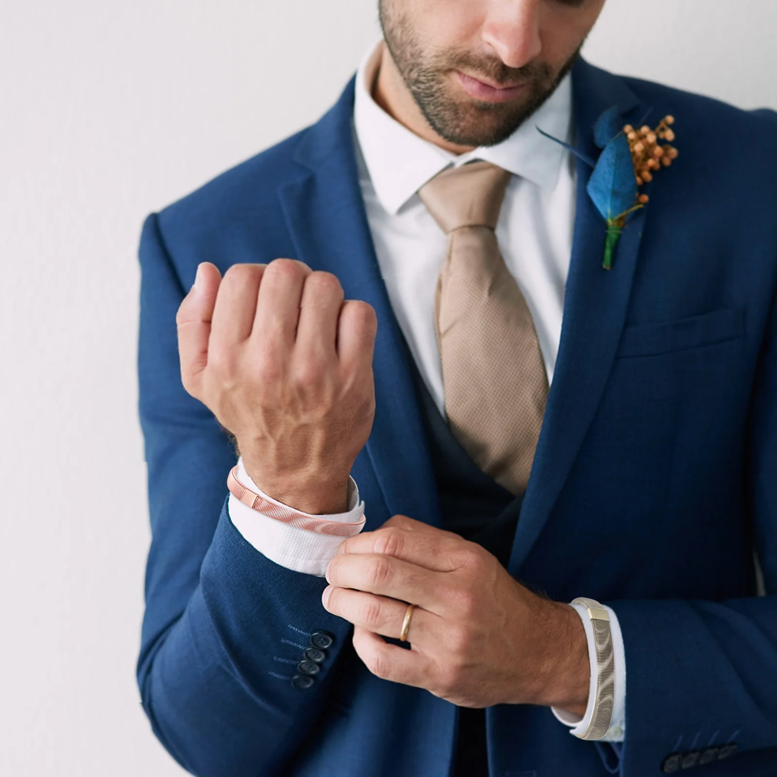 

2Pcs Elastic Shirt Sleeve Holders Metal Garters for Men Women Sleeve Bands Bartenders Suit Accessories Stretchy Armbands