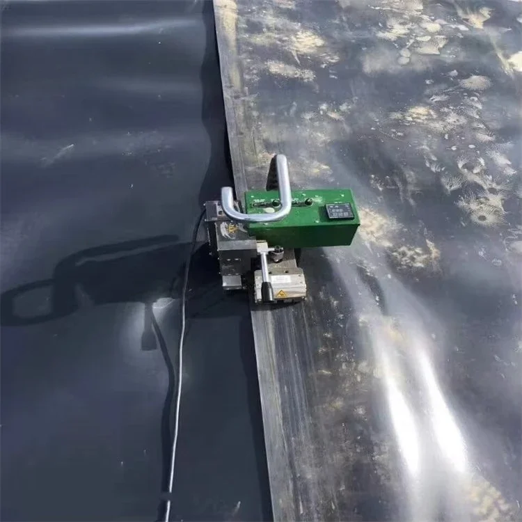 

Low cost automatic portable hot melt geomembrane welding machine for liner