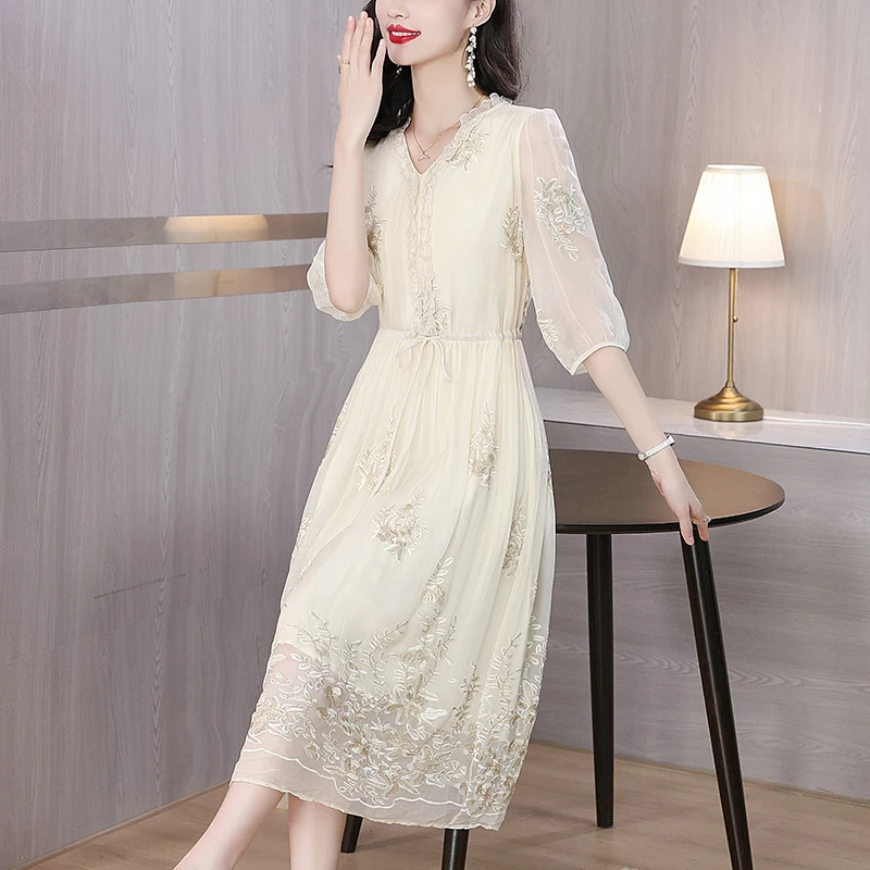 2024 Summer New Silk V-neck Flower Embroidered Chinese Style Dress Fragmented Flower Loose Size Slim Knee Length Dress