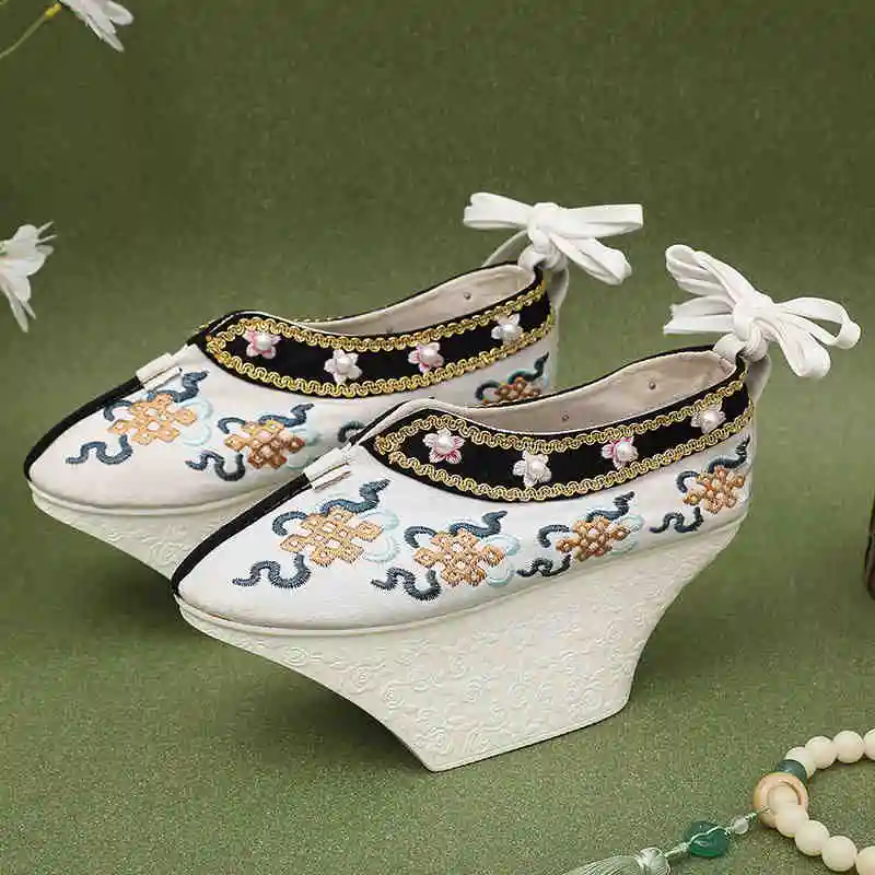 Qing Dynasty Royal Court Shoes Flower Embroidery High Bottom Shoe Manchu Ethnic Style Palace Ladies Embroidered Shoes