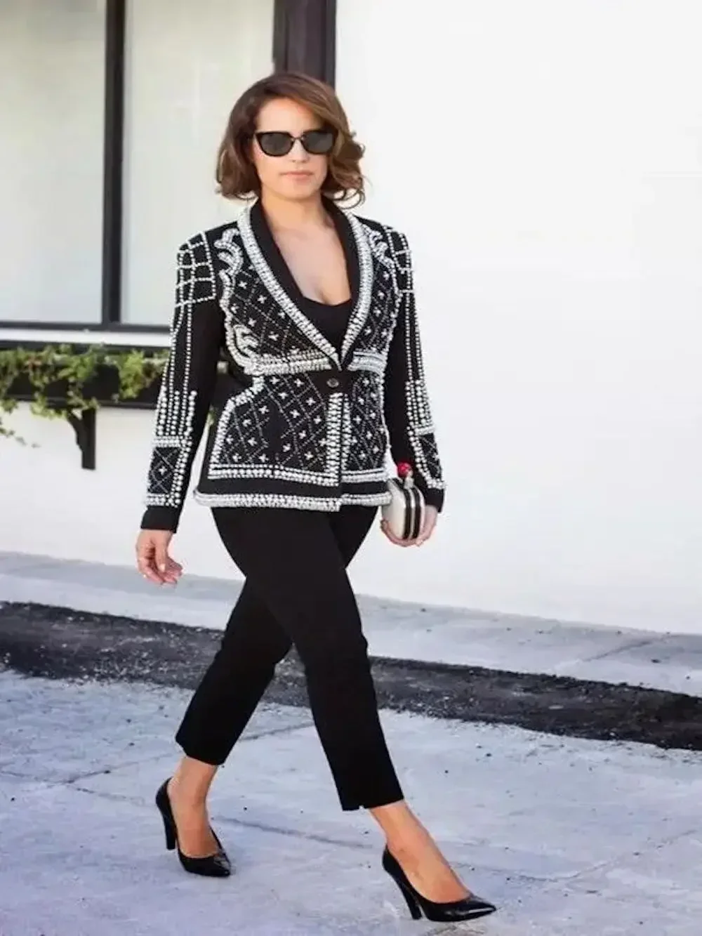 New Women's White Pearl Decoration Coat Autumn And Autumn New Fashion Temperament White And Black Korean Style Black Blazer