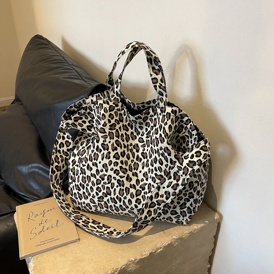 Bolso de mano de nailon para mujer, bandolera de gran tamaño con estampado de leopardo, Deformable, gran capacidad