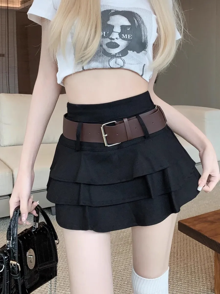 Y2K Low Rise Rock Teen-Girl Tiered Ruffle Minirock mit Gürtel Kurzer Skort Minirock Damen E-Girl 90er Jahre Outfit