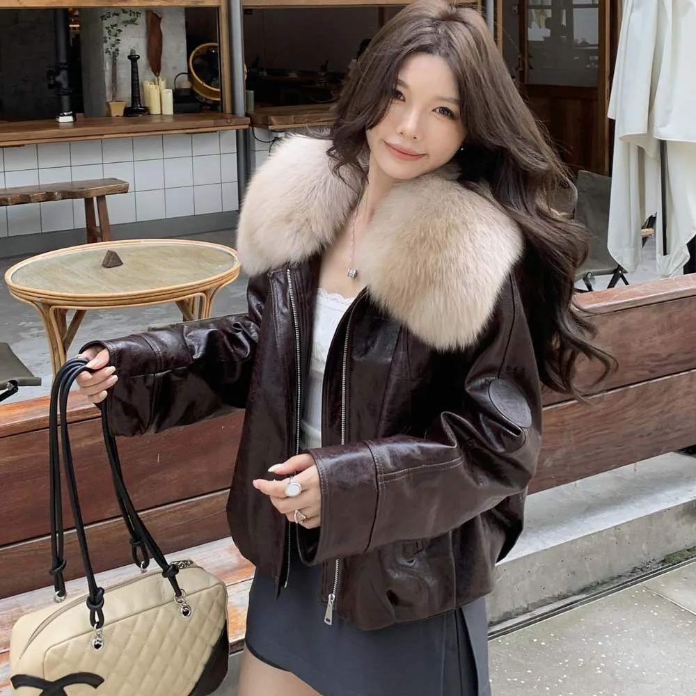 Nowa kolekcja damska jesień-zima 2025: wysokiej jakości krótki płaszcz zamszowy z wypełnieniem z puchu gęsiego i kołnierzem z futra lisa.