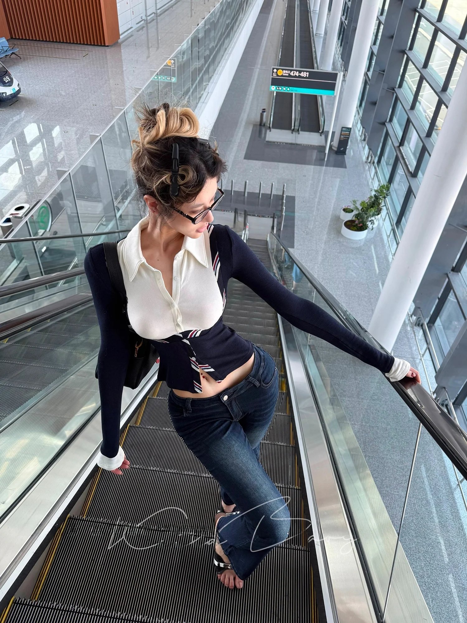 

Ретро-джинсы американского стиля с низкой посадкой, утягивающие, с высокой эластичностью, со встроенными накладками на бедрах, темно-синие, микро-клеш, длинные брюки, женская мода