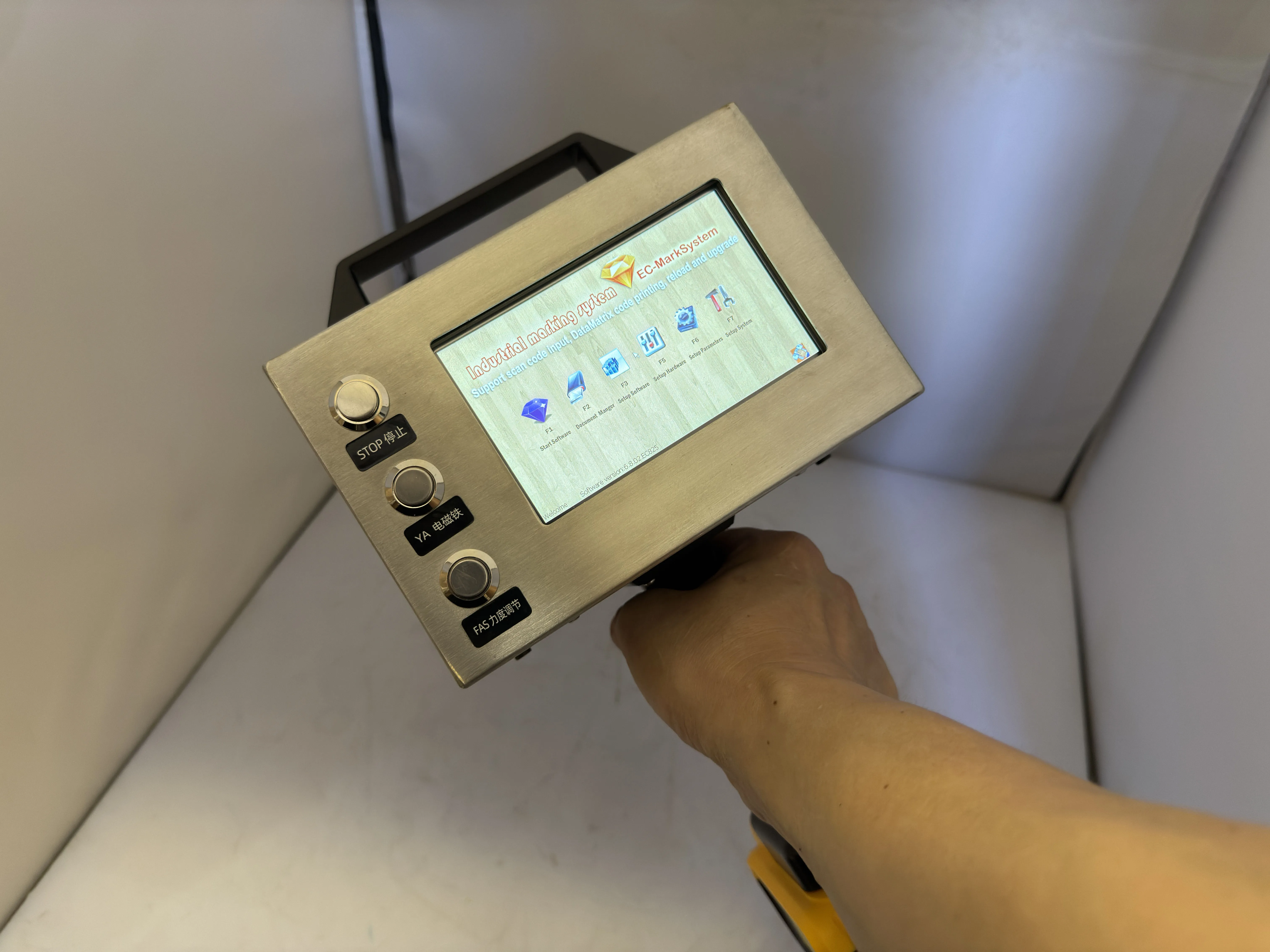 يده بطارية ليثيوم شاشة تعمل باللمس آلة وسم كهربائية نقطة Peen ماركر فين رقم. نطاق وضع العلامات 90 × 30 مم بالمغناطيس الكهربائي