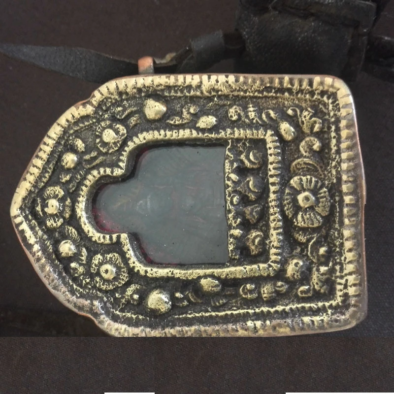 Gawu Box-Style Buddhist Niche Pendant A Clay Buddha Statue Inside, Equipped With A Leather Cord Easy Carrying