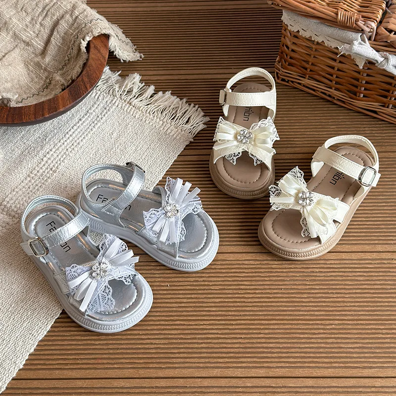 

Girls Sandals Sweet Lace Bows Soft Bottom Kids Beach Shoes Open Toes Non-slip 2026 Summer New Children Casual Sandals Trendy