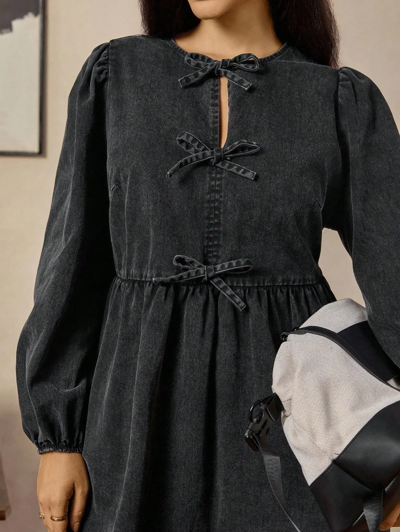 

Plus Size Black Solid Bow Detail Lantern Sleeve Casual Dress