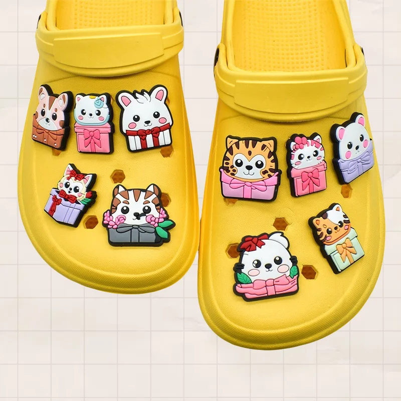 22PcsNew Pet Shoes Accessories Colorful Animal Cats, Tigers and Bears Shoes Accessories Unique Birthday Gift Shoe Buckles