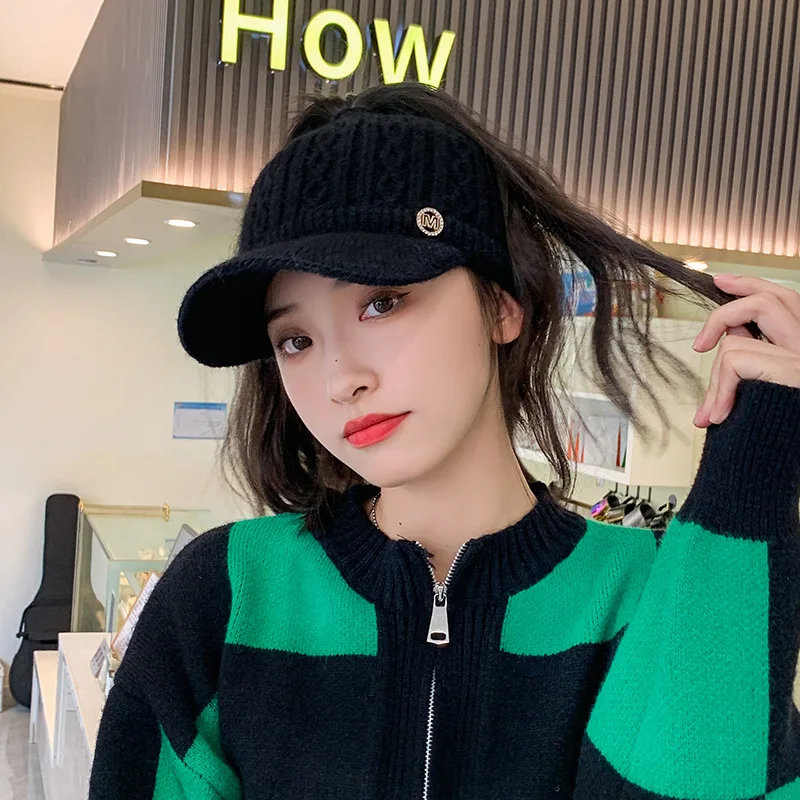 Gorro de invierno con cola de caballo para mujer, gorro holgado de punto cálido con visera, forro polar, accesorio para clima frío, estilo de moda al aire libre