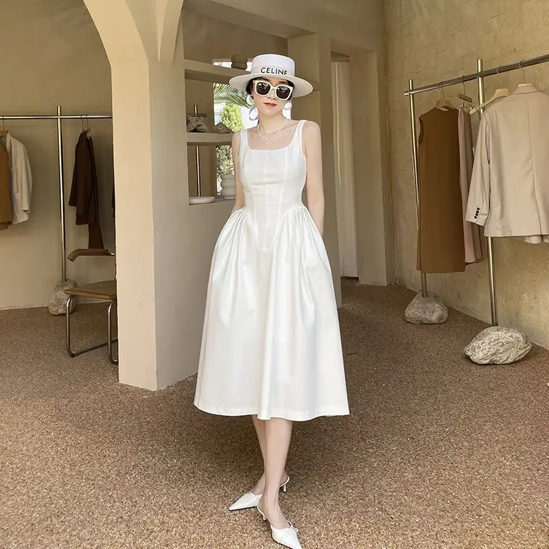 Shpmishal French Hepburn Style White Dress for Women in Summer New Style with A Slim Waist Design and A Sense of Camisole Dress