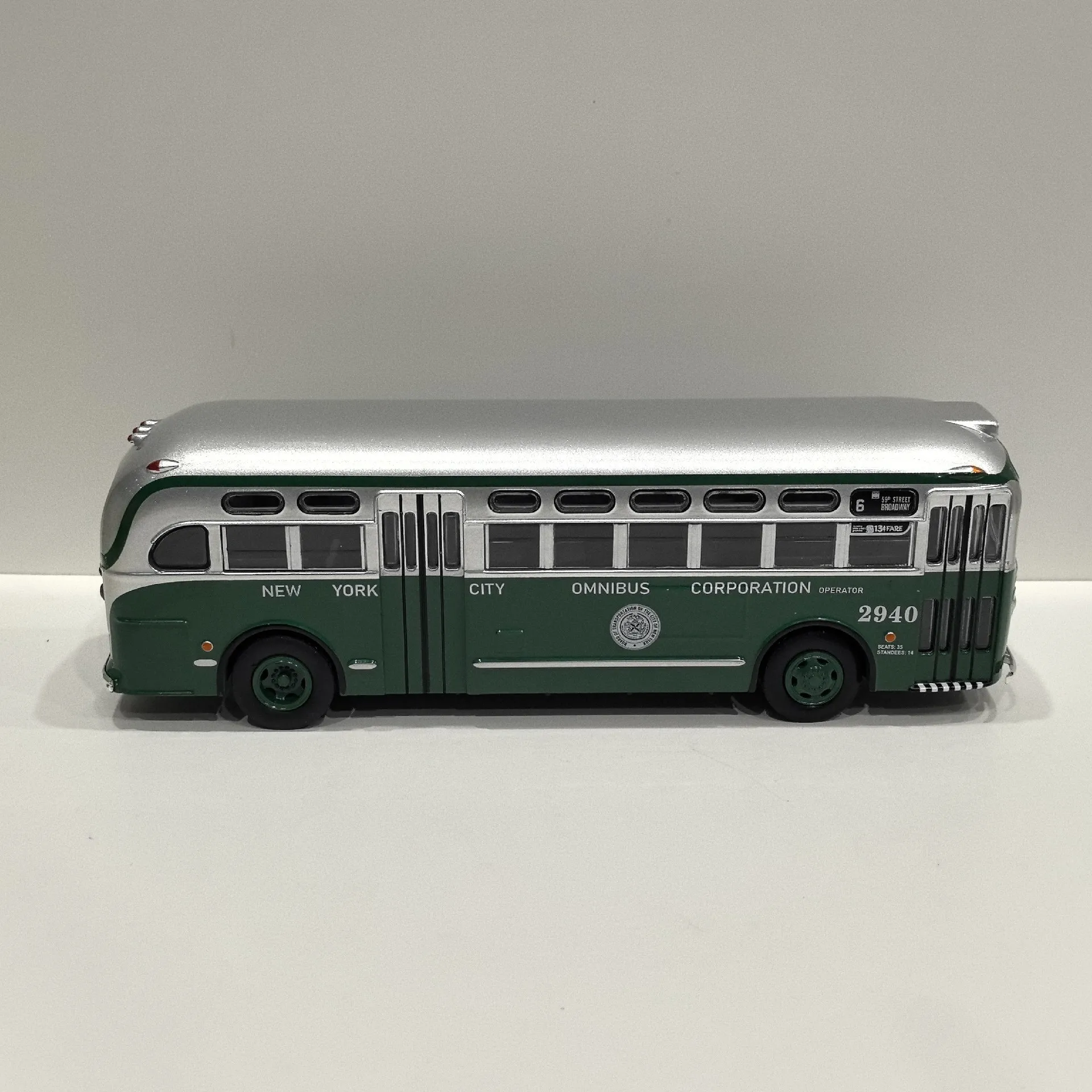 

Diecast IXO 1/43 Scale GM TDH 3610 Alloy Car Model Collectible Toy Gift Souvenir Display Ornament
