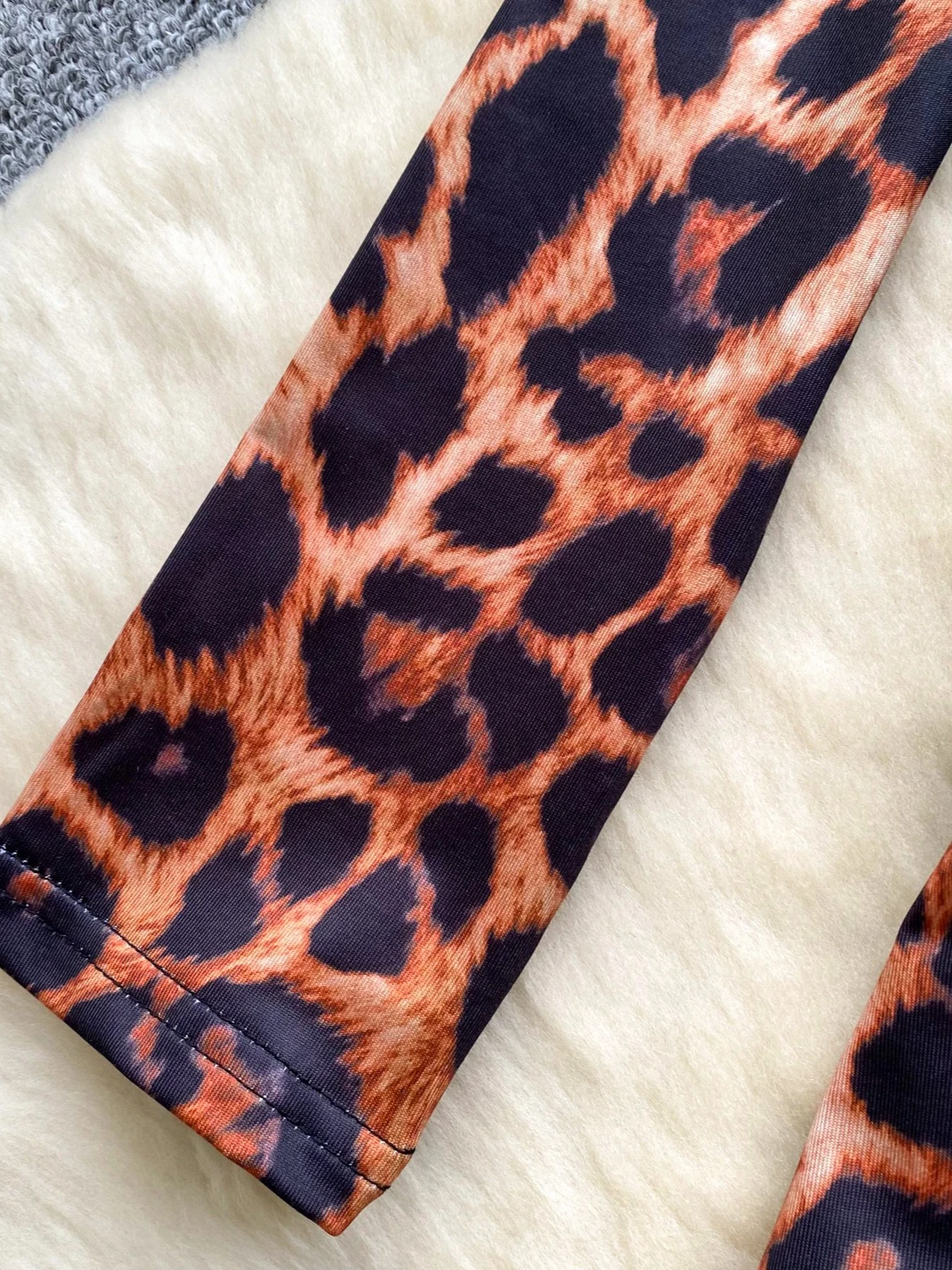 Foamlina Long Sleeve Leopard Print Playsuit Women 2025 Fall Fashion V Neck Slim Stretch One Piece Rompers Female Casual Outfit