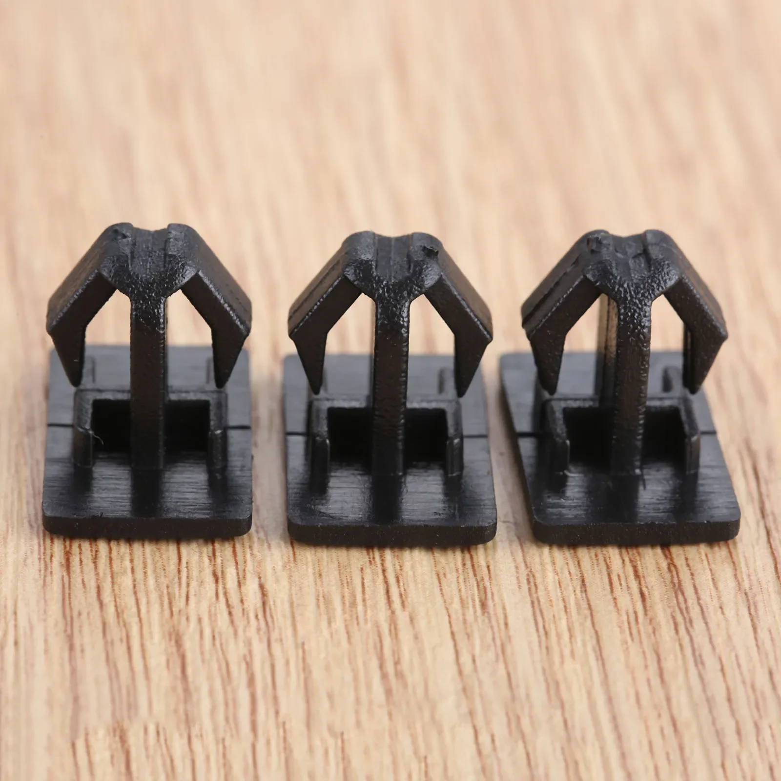 20Pcs/Lot Car Mopar Rocker Molding Clips 1BA41AX1AA For Chrysler 300 Dodge Charger Magnum 2005-2010