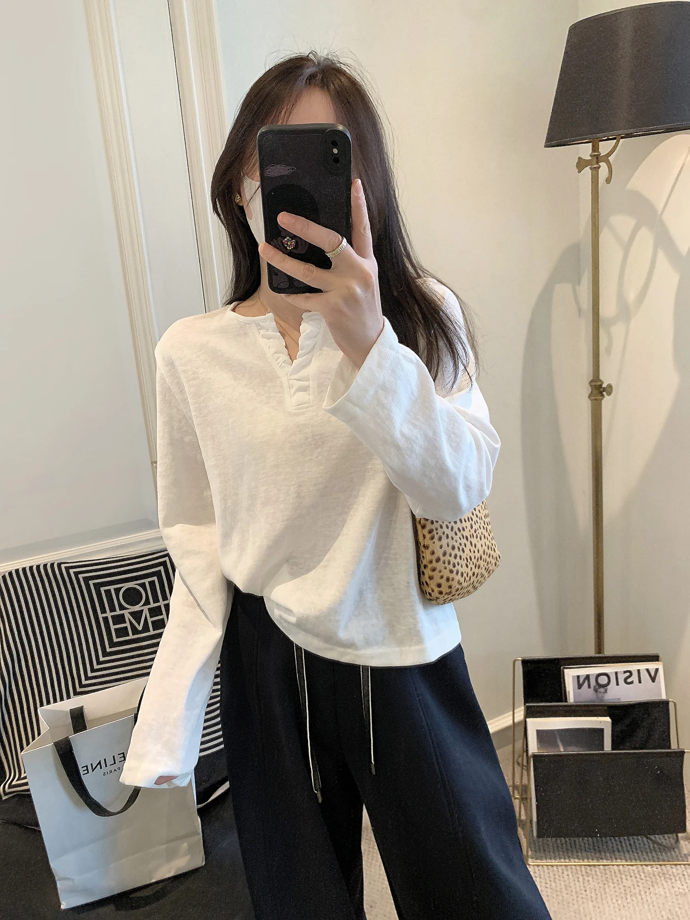 

Женская базовая футболка с длинным рукавом, новинка весенней коллекции, в корейском стиле, плиссированная, с V-образным вырезом, цветная, для ношения под одеждой, женский топ