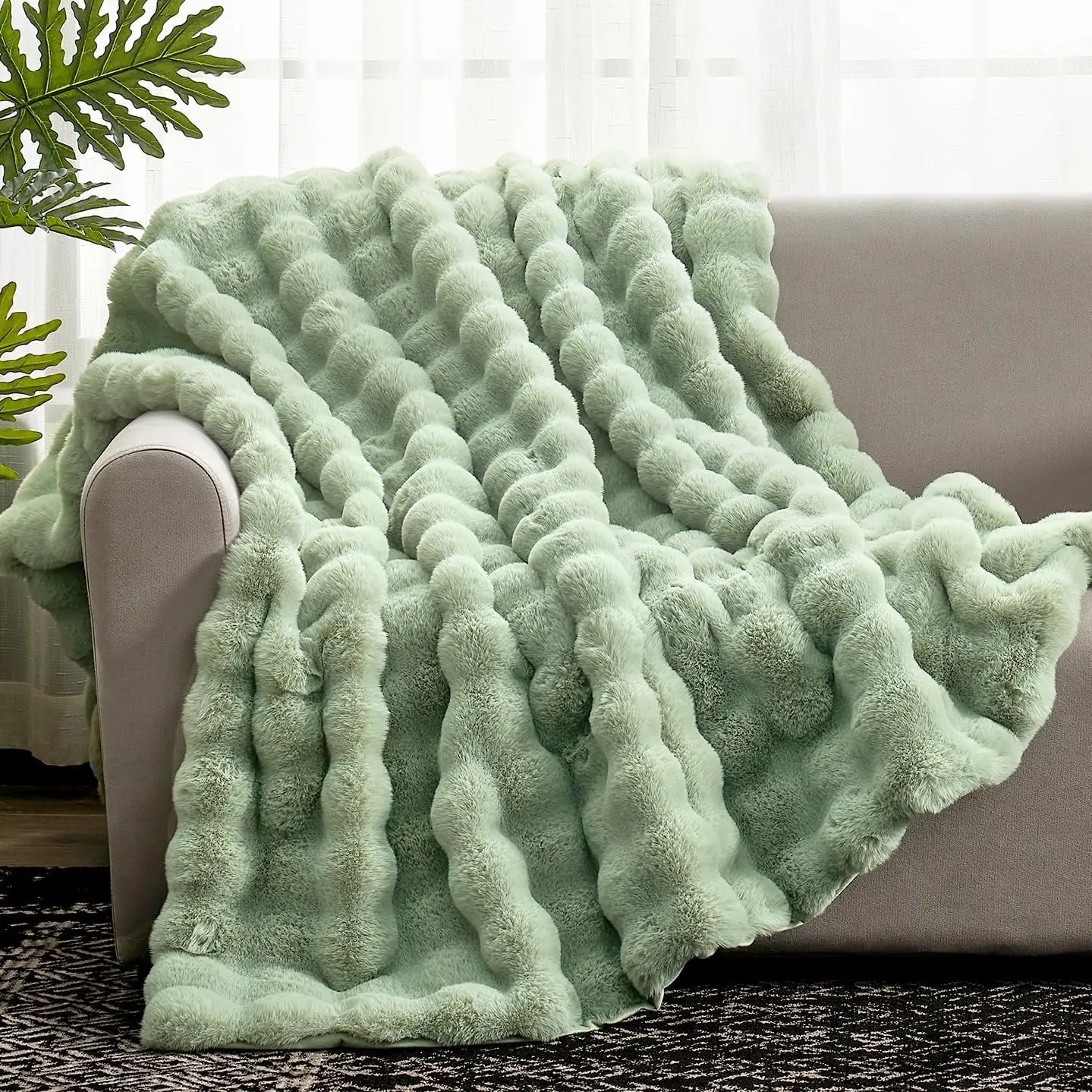 

Faux Fur Throw Blanket for Couch, Fuzzy Soft Plush Thick Bubble Blanket for Sofa Bedroom Living Room